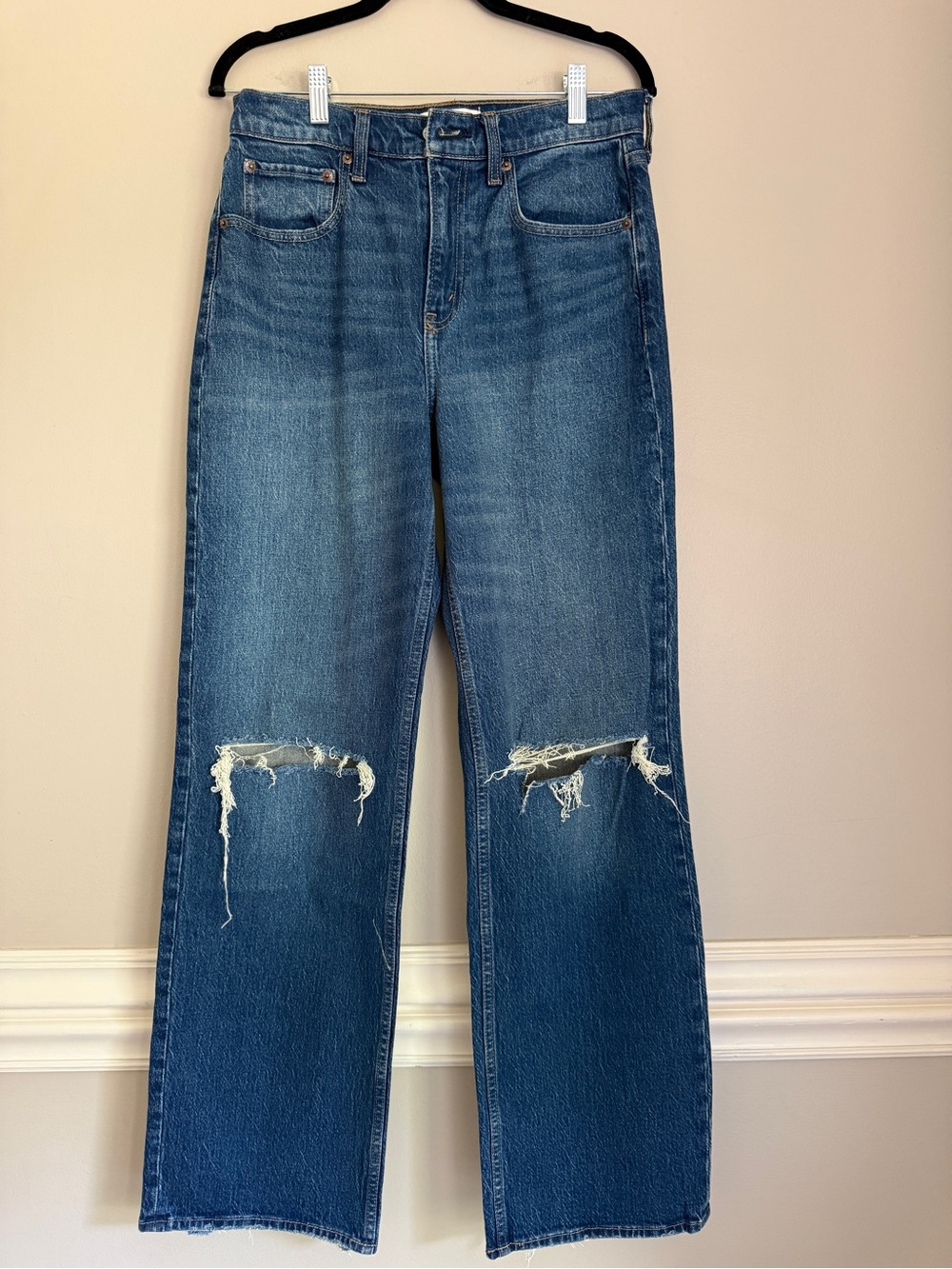 NWT Abercrombie & Fitch High Rise 90s Relaxed Distressed Jeans, size 28 Long